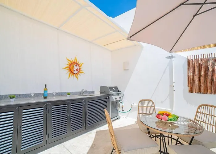 Papaya 15 Exclusive Penthouse With Rooftop And Jacuzzi