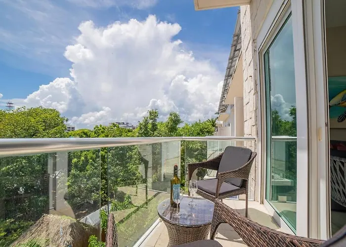 Papaya 15 Exclusive Penthouse With Rooftop And Jacuzzi